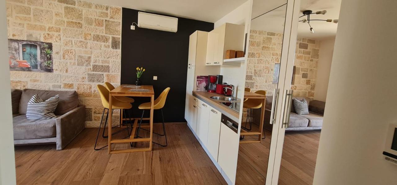 Apartments Lolita Бол Экстерьер фото