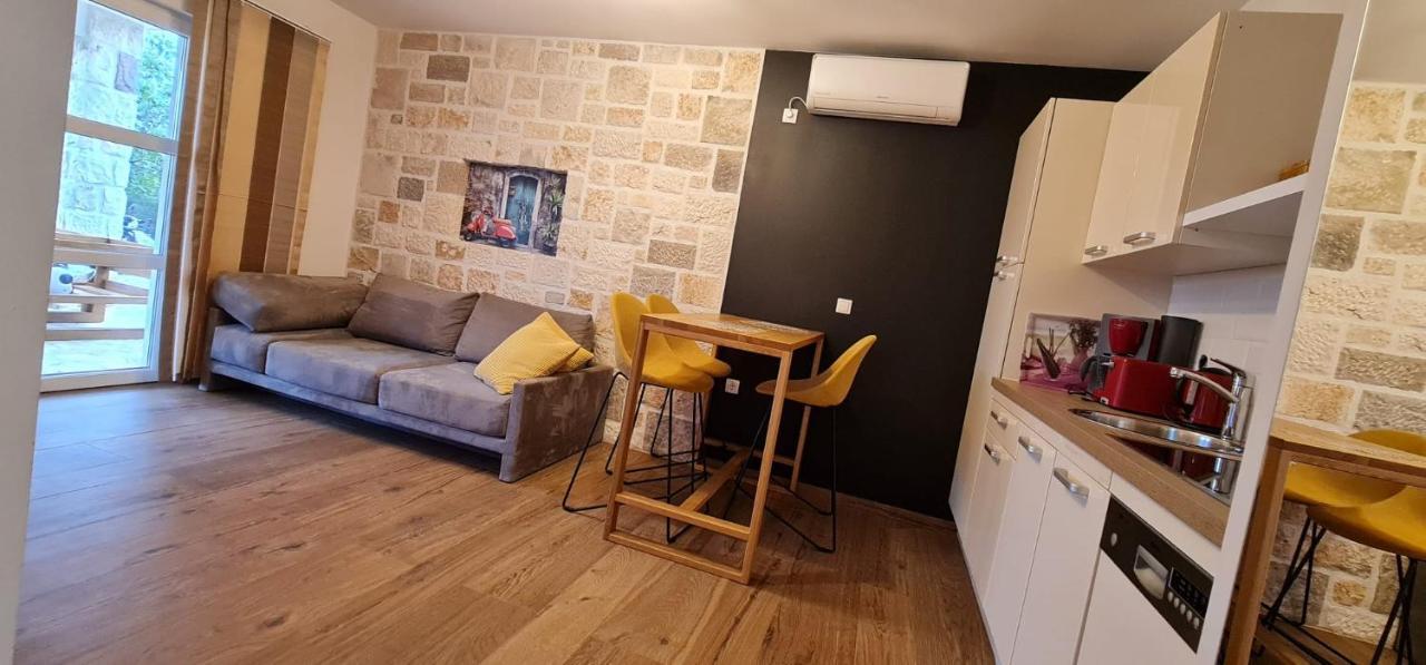 Apartments Lolita Бол Экстерьер фото